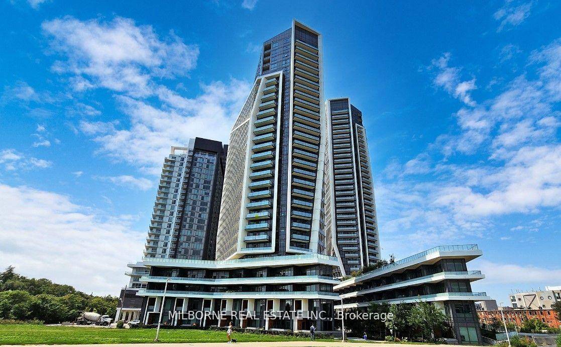 Gorgeous Bright Modern Larger Split 2 Bed Den, 2 Full Washrooms, Luxurious Corner Sky Suite, Incredible Sunsets with Forever Waterfront and City Views !