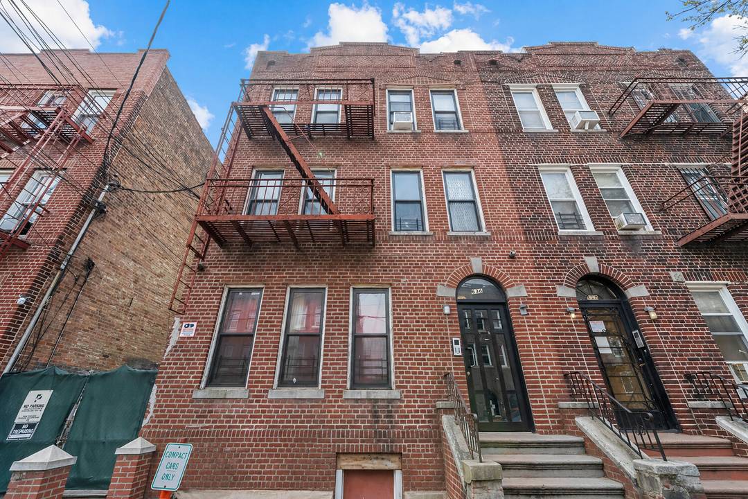 Welcome to 636 East 96th Street, an exceptional property located in the thriving neighborhood of Canarsie in Brooklyn.