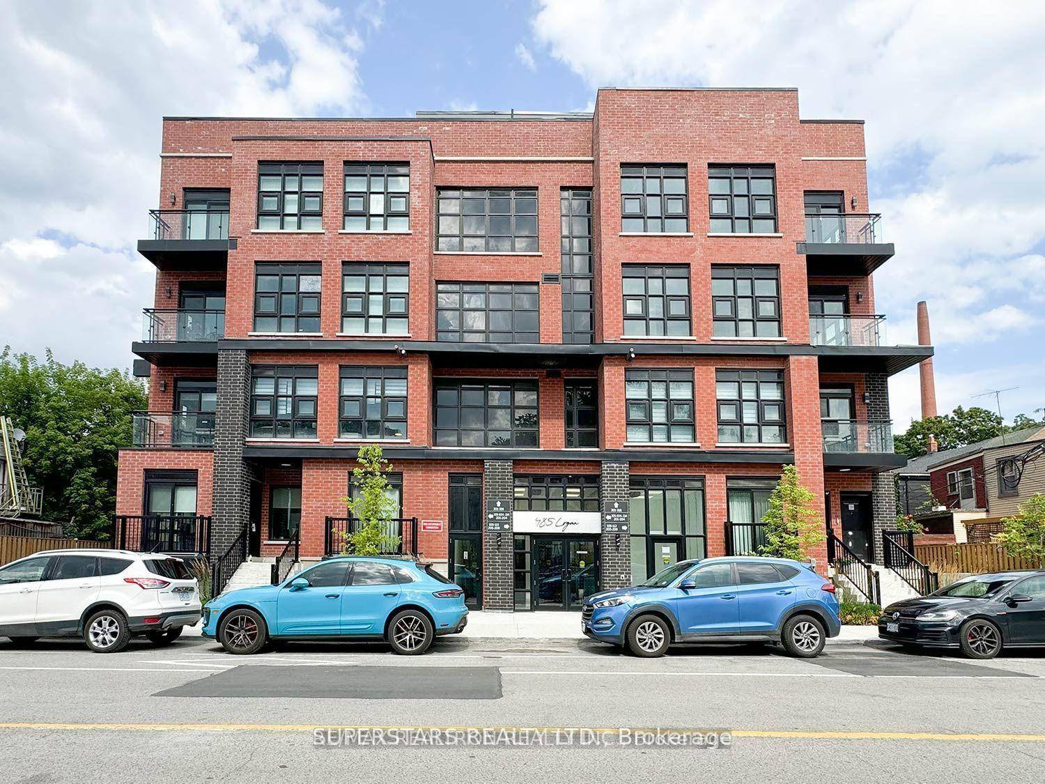 One Year New Stacked Townhouse With Large Rooftop Terrace amp ; Balcony !