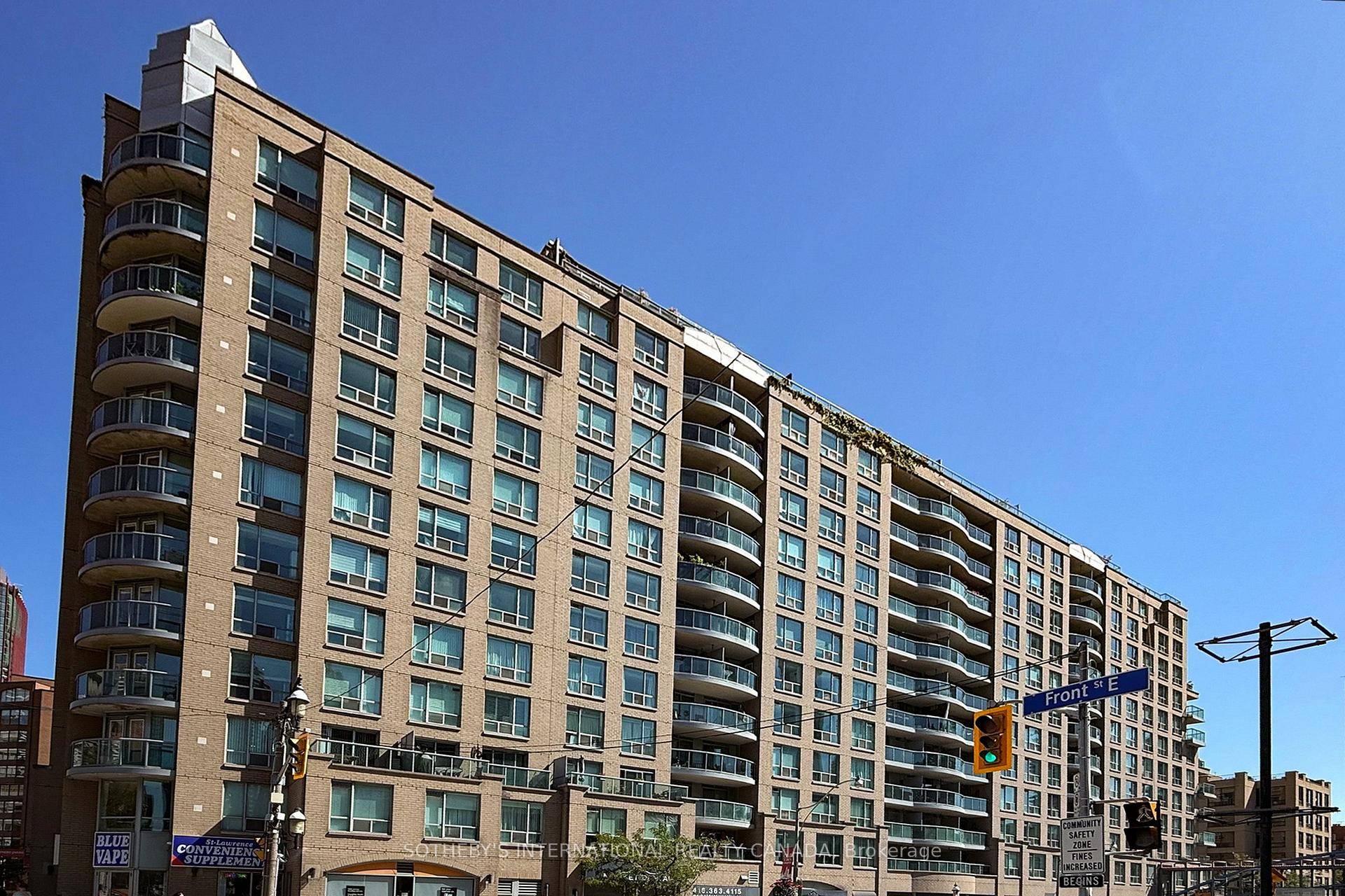 Short term 6 month lease only, available Nov 19th.