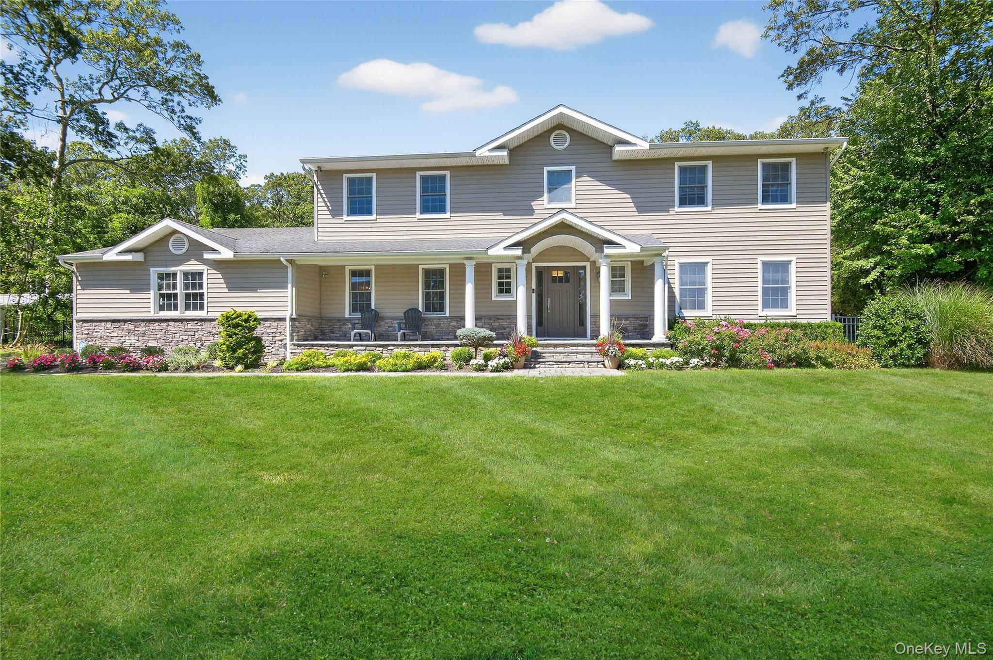 Exceptional 5 Bedroom Colonial Backing a Preserve Melville s Highly Desirable Louis Drive Set on just under an acre and backing a private preserve, this beautifully updated 5 bedroom, 3.