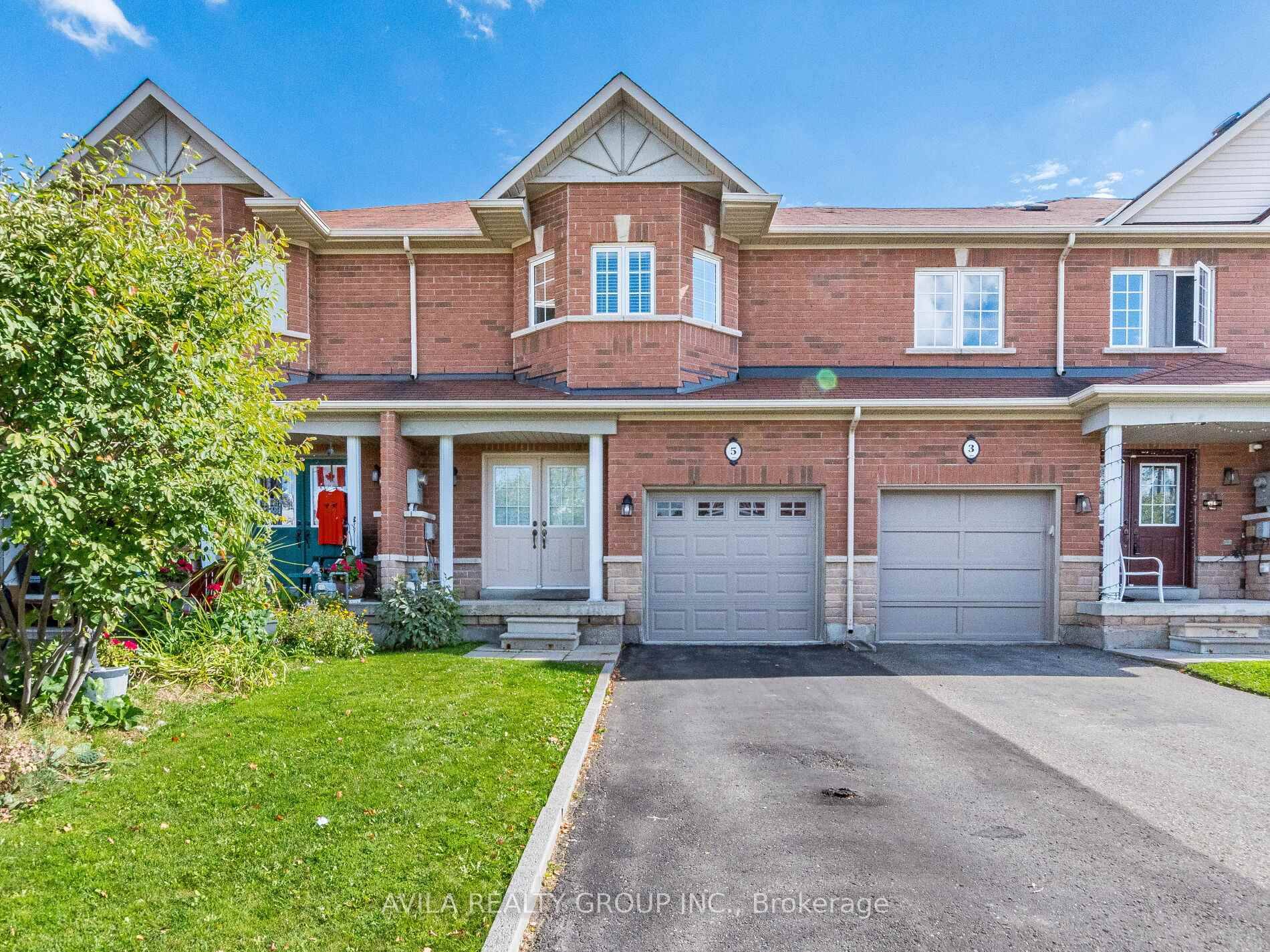 Perfect family home in a prime Brampton location !