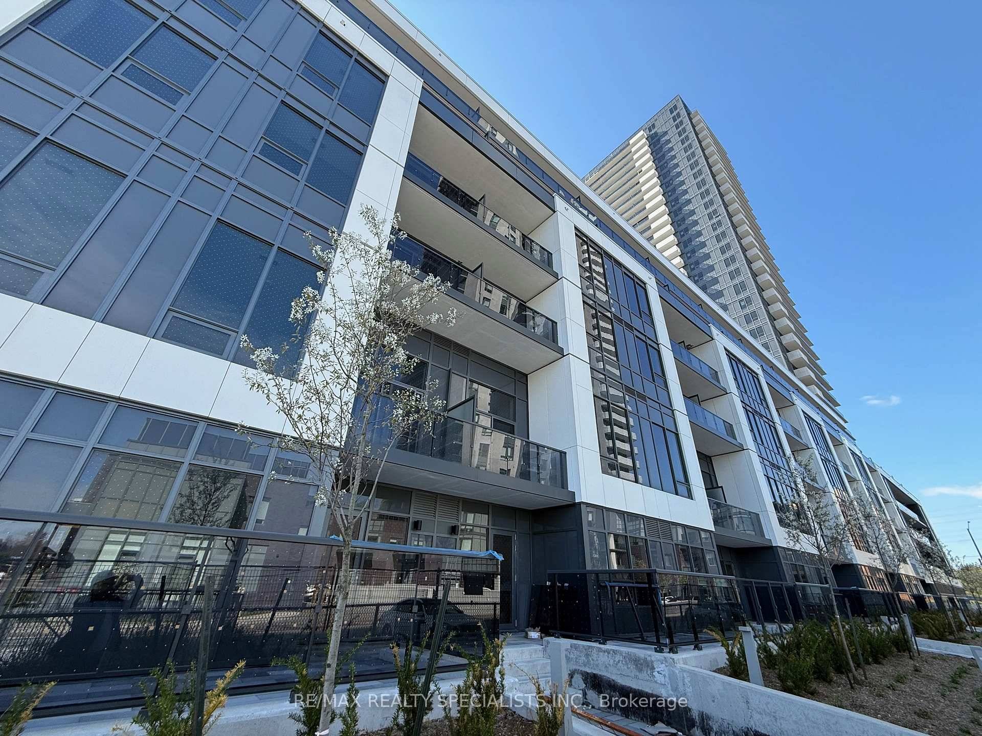 Beautiful 1 bedroom plus den in sought after neighbourhood !