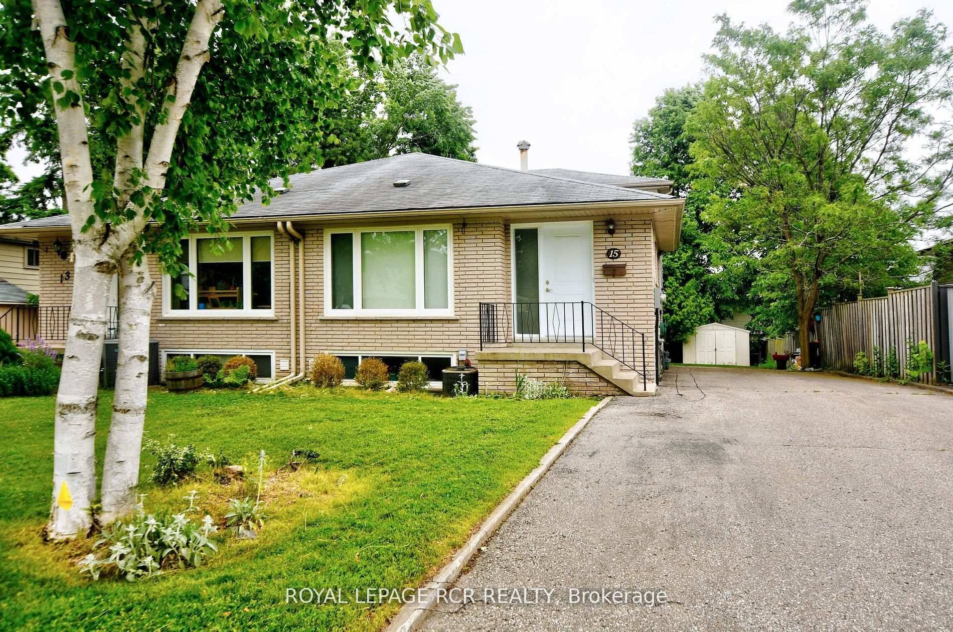 Welcome to this bright and cozy 4 bedroom semi backsplit home nestled in the desirable community of Aurora Heights !
