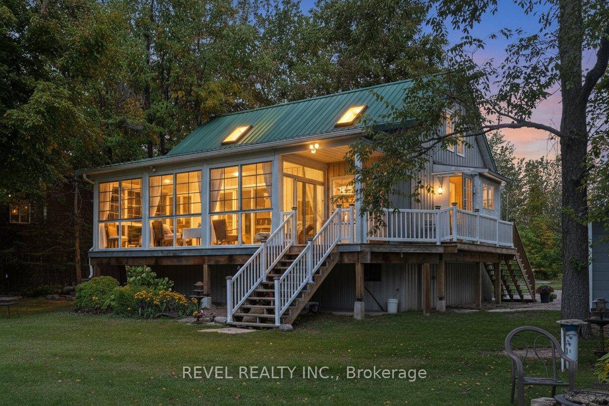 Cozy amp ; Cute 4 Season, 85ft Wide Waterfront, 1 1 2 Storey BUNGALOFT Home located on the Burnt River.