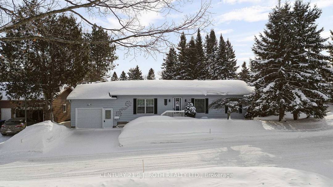 Big Cedar Estates is a resident owned community 10 minutes from Orillia with frontage on Bass Lake.