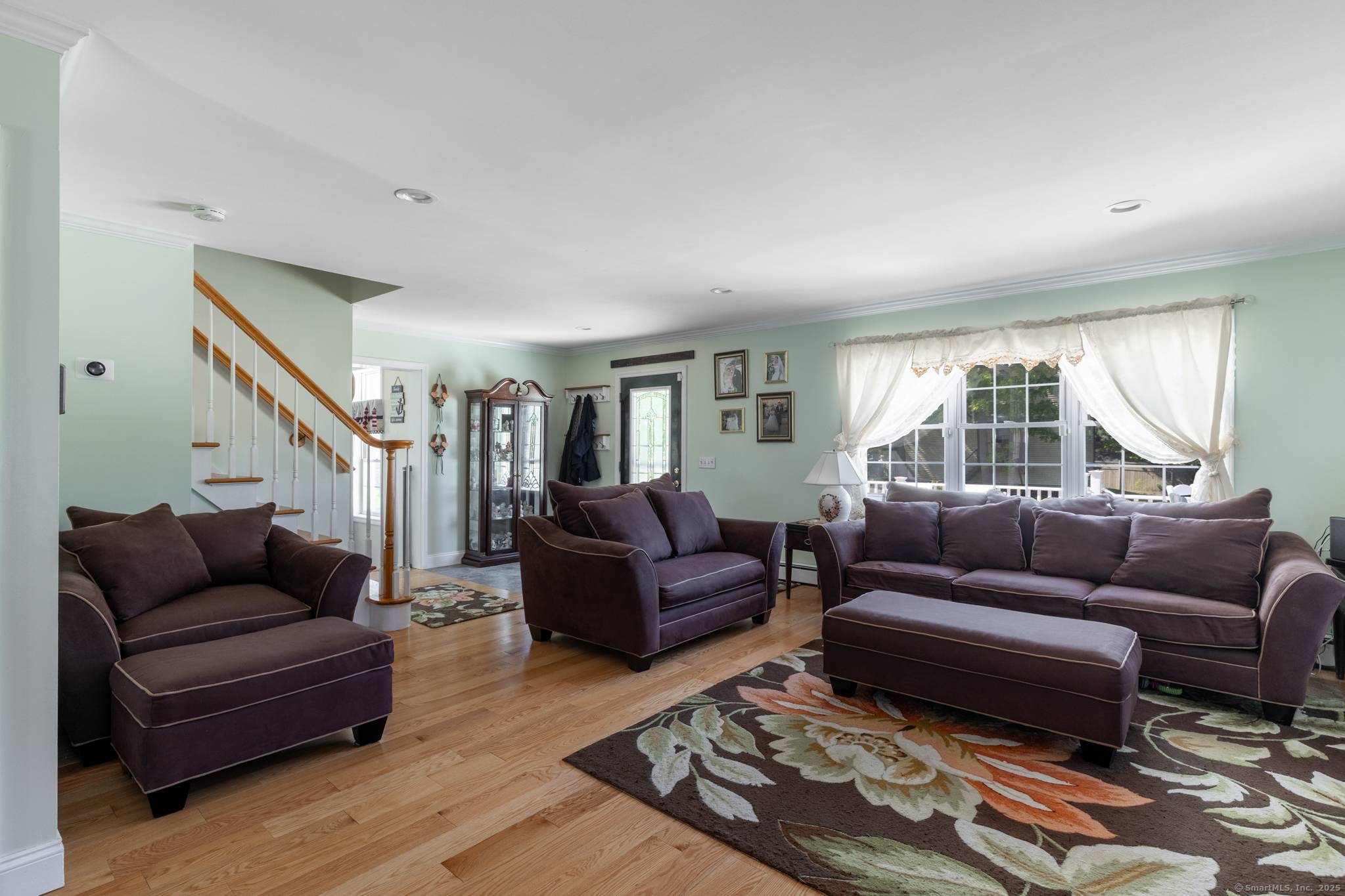 Lakeview Living at its Finest.