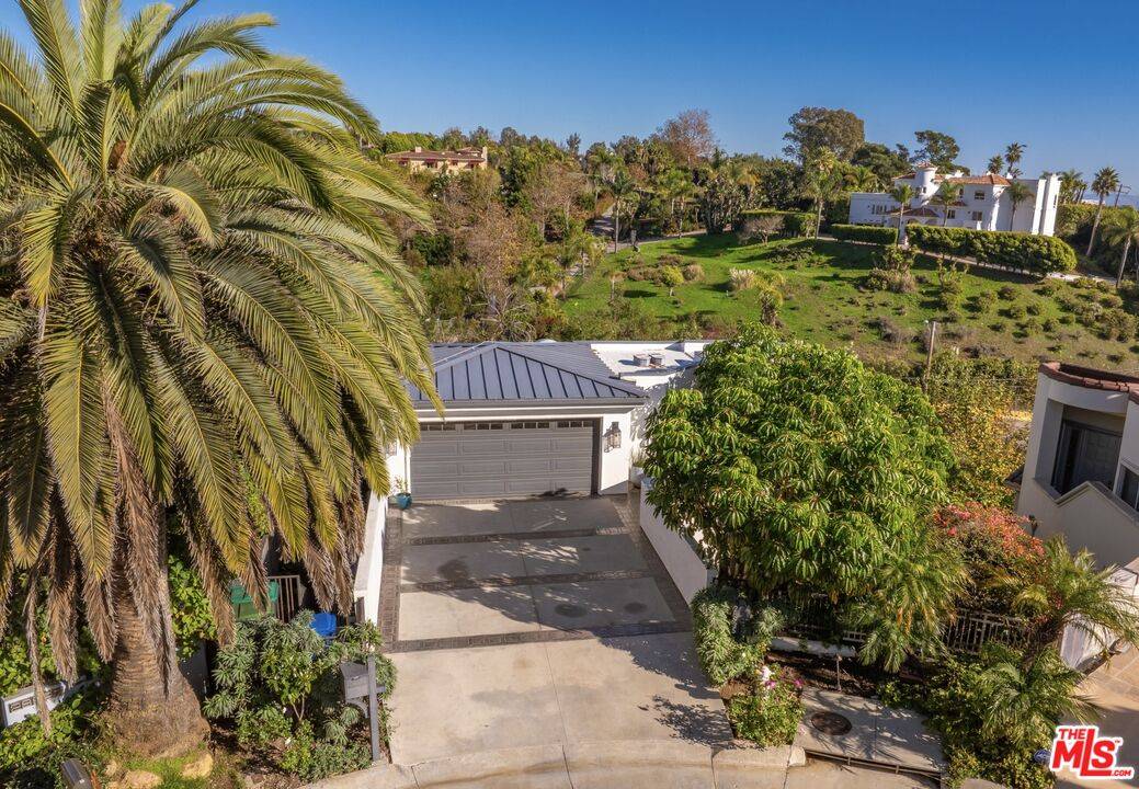 28935  W Beach Ln 4BR Malibu La