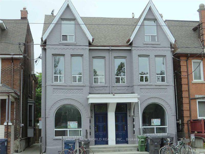 A Classic Victorian Semi Detached With Beautiful Spacious 1 Bedroom W Huge Window 1 Den Apartment On Main Floor, Den Can Be Used As 2nd Bedroom !