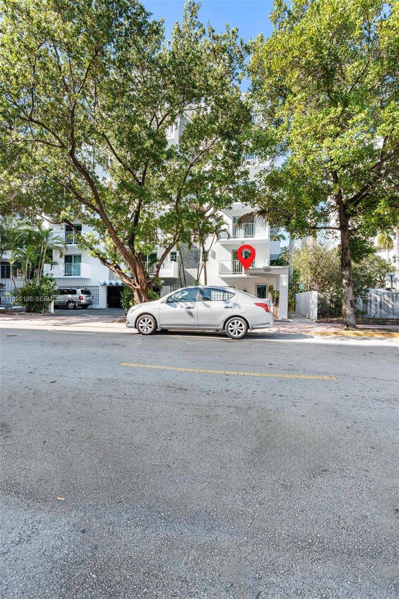 This bright 2 bed, 1 bath home sits on James Ave inside a clean and quiet.