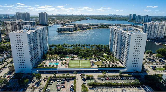 Welcome to waterfront luxury living in the heart of Aventura !