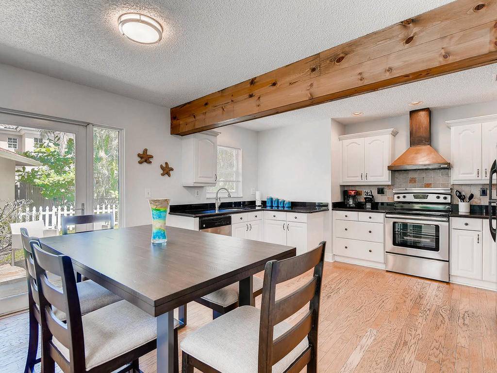 Welcome home ! Rare opportunity to rent annually, weekly, monthly, or seasonally !
