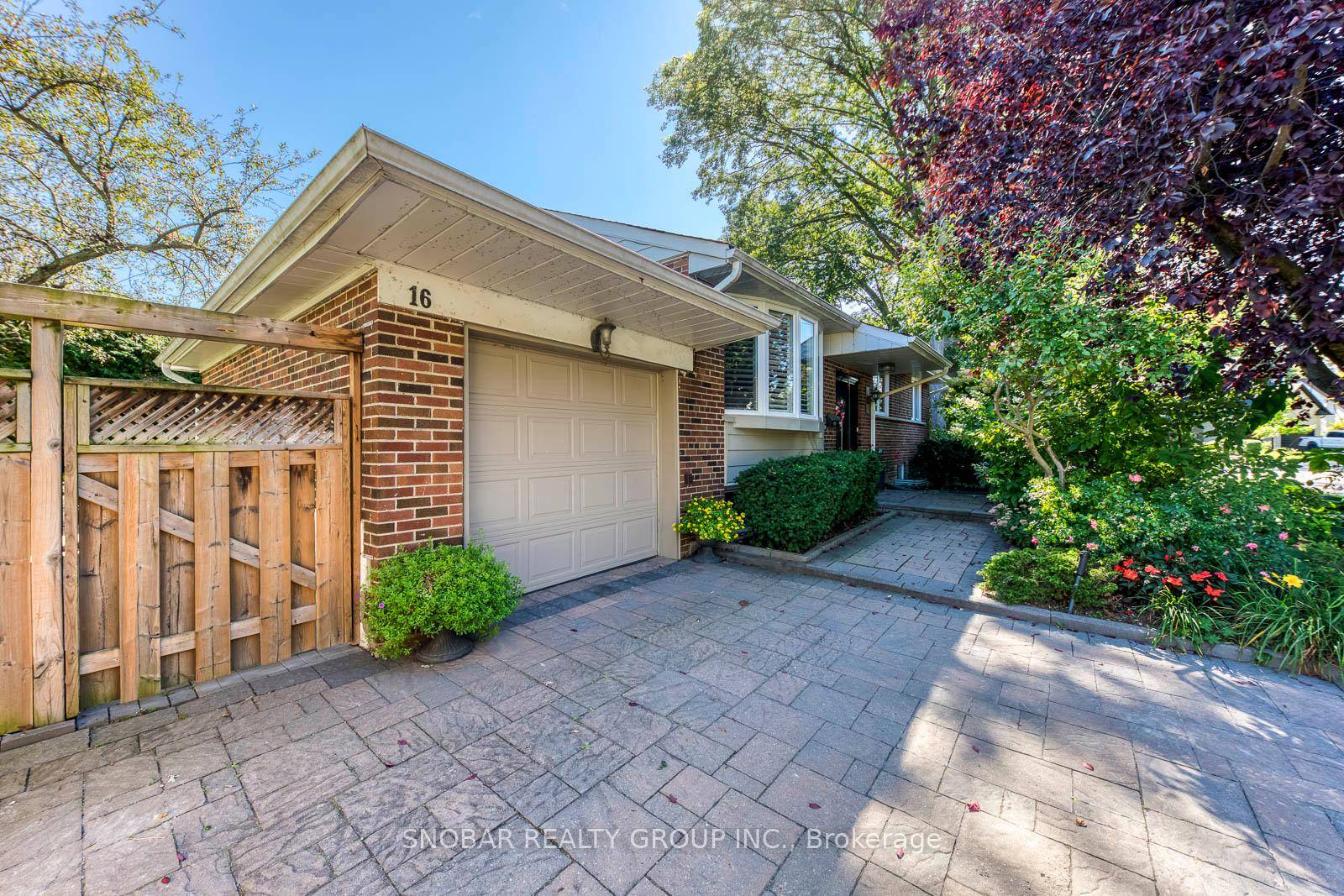Come See This Beautiful Bungalow In The Highly Sought After Glen Agar Community !