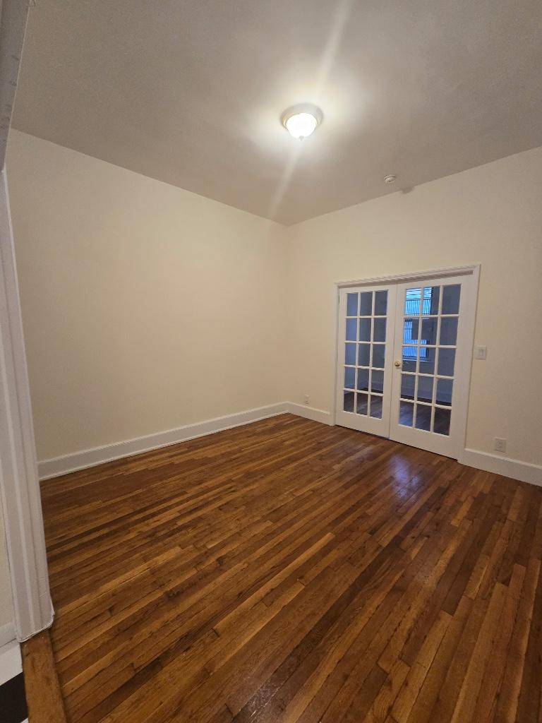 Amazing 2 bedroom available NOW !