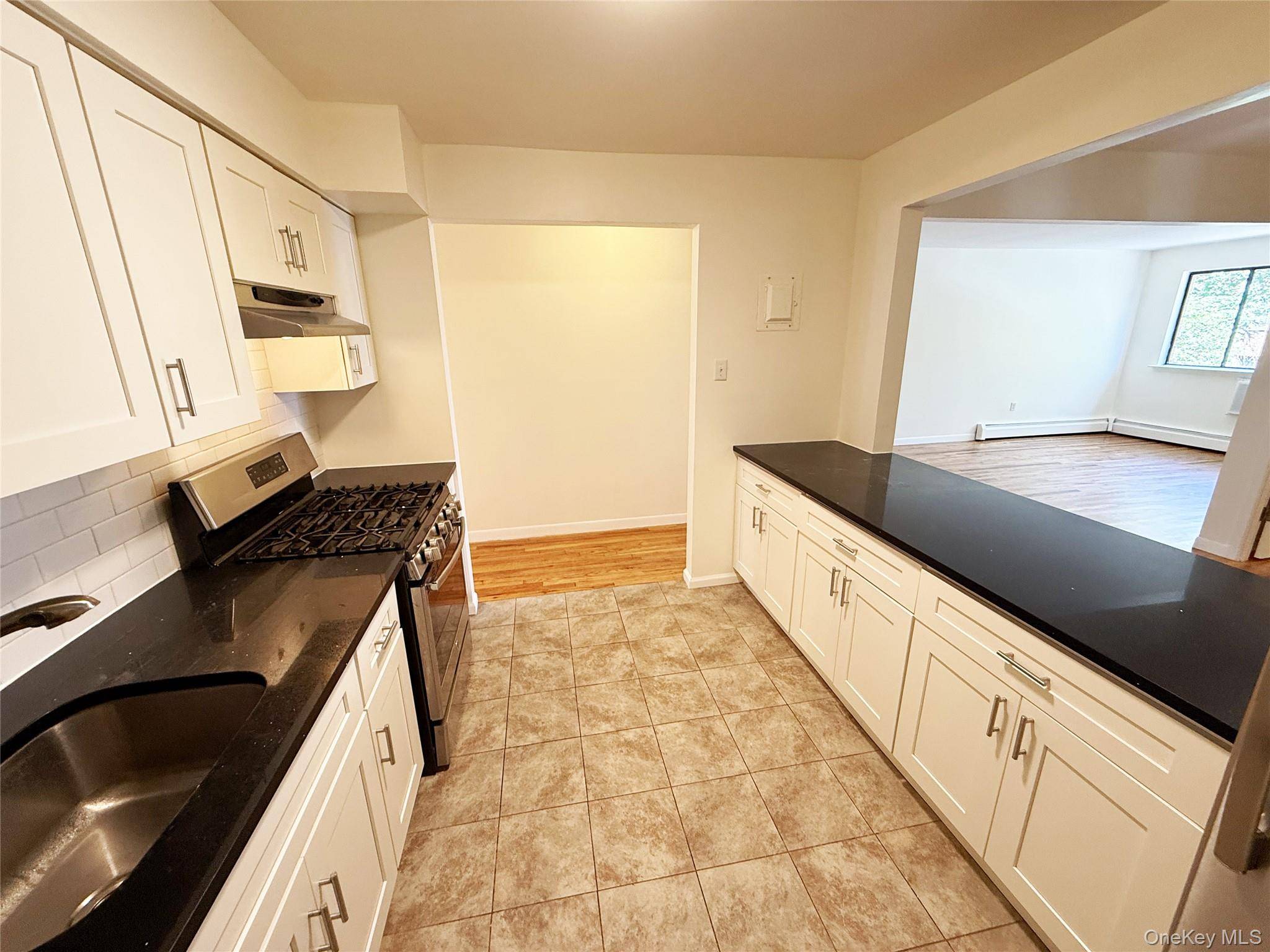 Great Location ! No Fee !