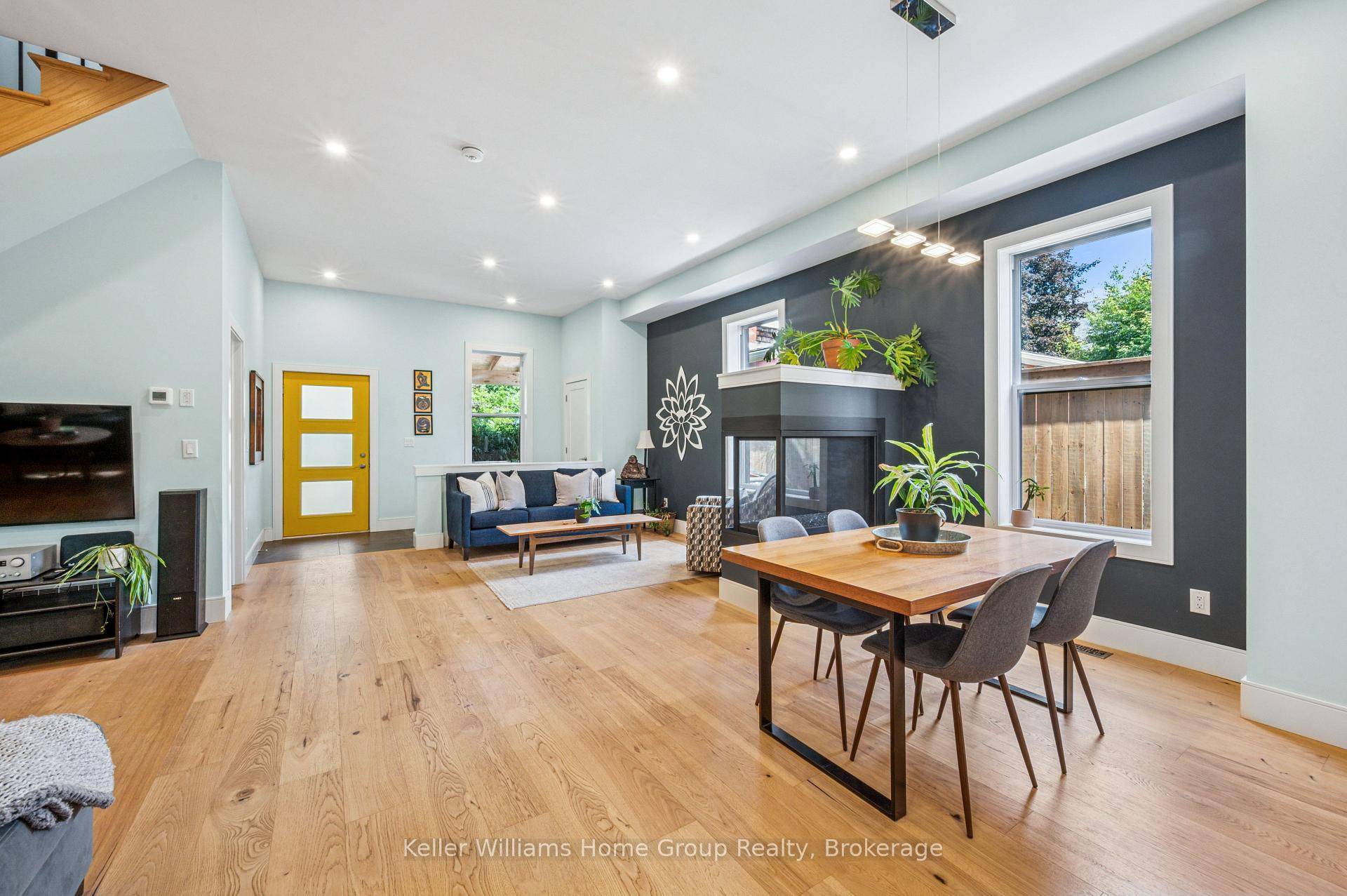 BEAUTIFULLY UPDATED HOME IN DOWNTOWN GUELPH !