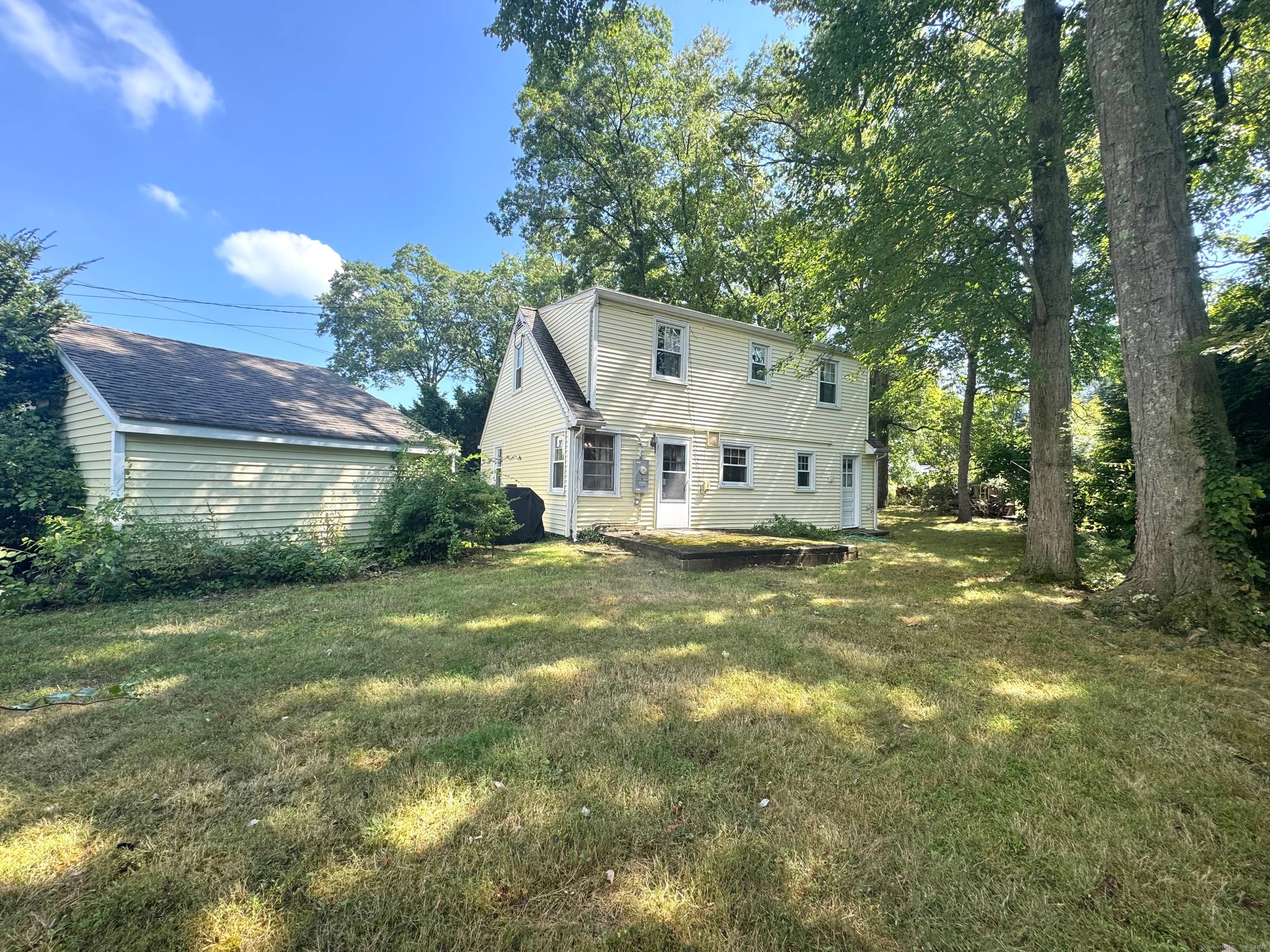 Welcome to this Cape style home located in the desirable Wolfpit neighborhood of Norwalk.