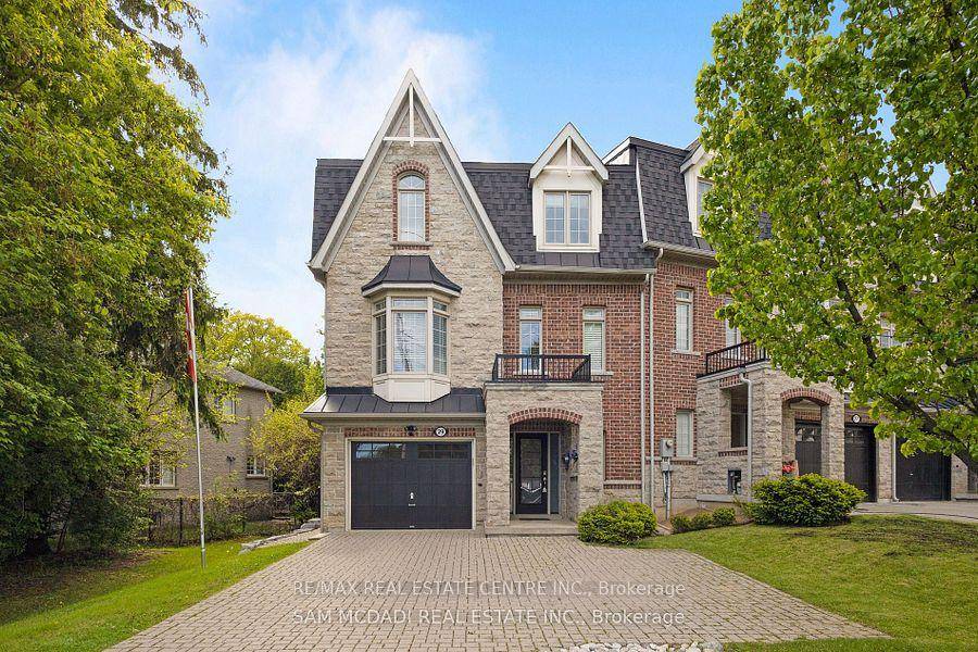 Welcome to 29 Premium Way in the desirable Gordon Woods community !