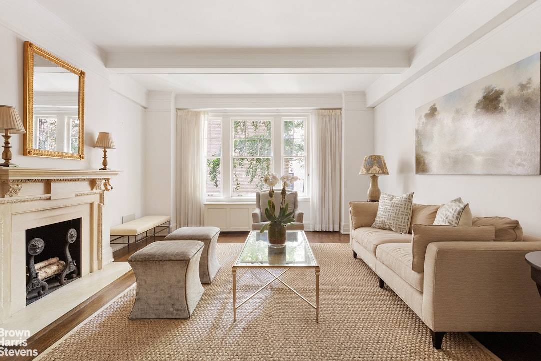 With its easy elegance, 3C is ideally located on the most charming block of East 57th Street.