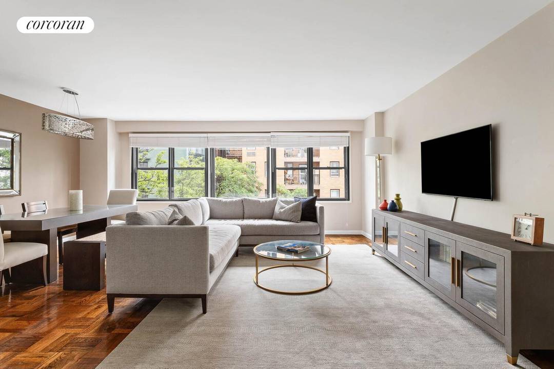 Welcome to Residence 4C at 200 East 74th Street, a bright and elegant junior 4 or convertible 2 bedroom residence offering the perfect balance of space, functionality, and value in ...