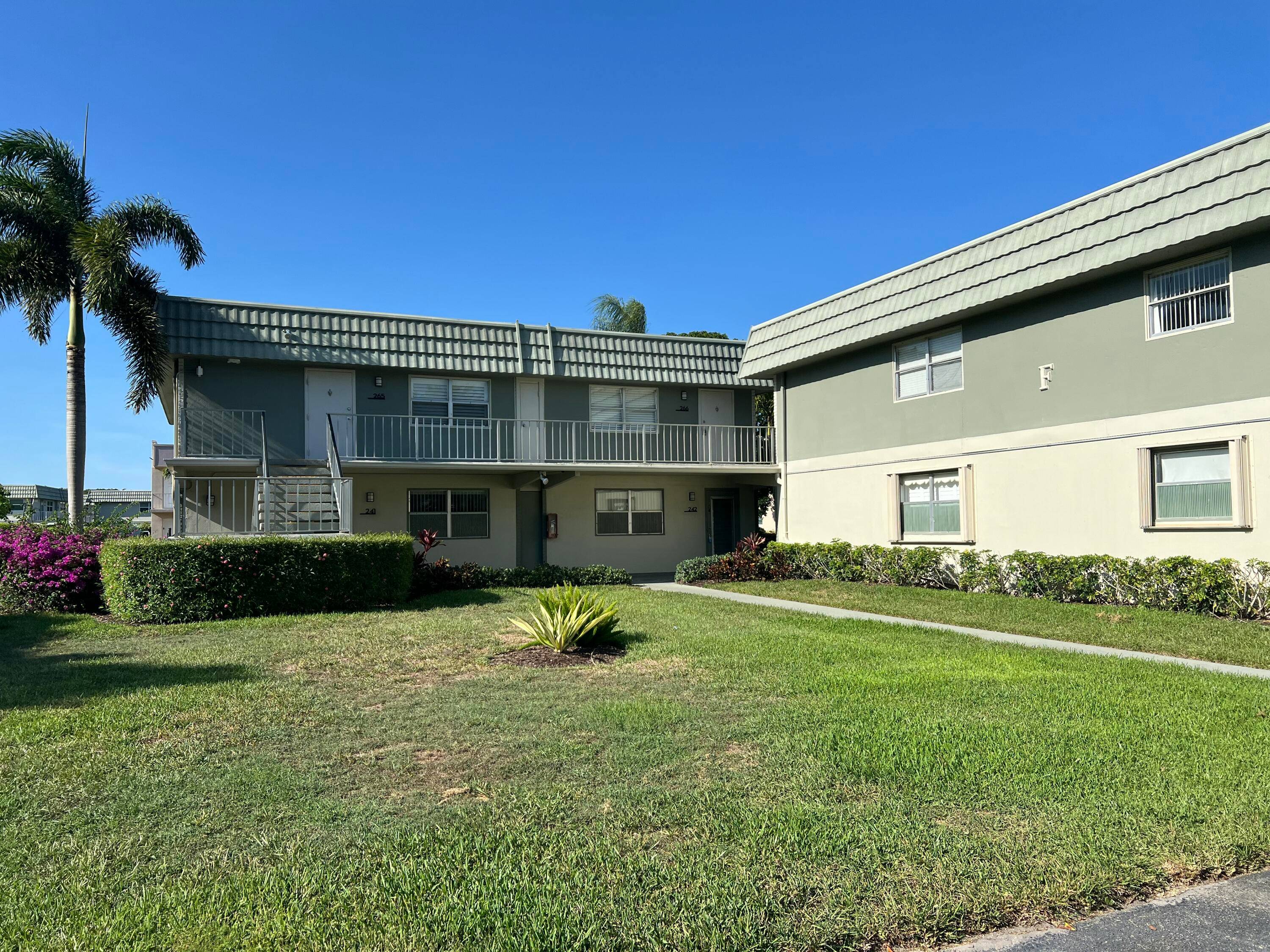 Fantastic, newly renovated, and move in ready condo with lots of upgrades, including new quartz countertops in kitchen, under cabinet lights, open concept breakfast bar, stainless steel appliances, new electrical ...
