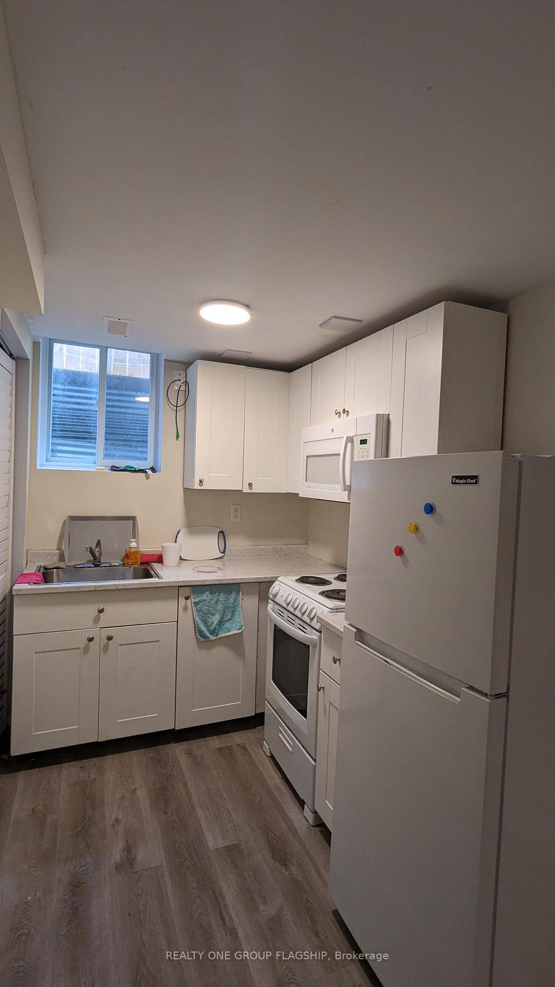 Excellent Location in a Very Nice Neighborhood Home.