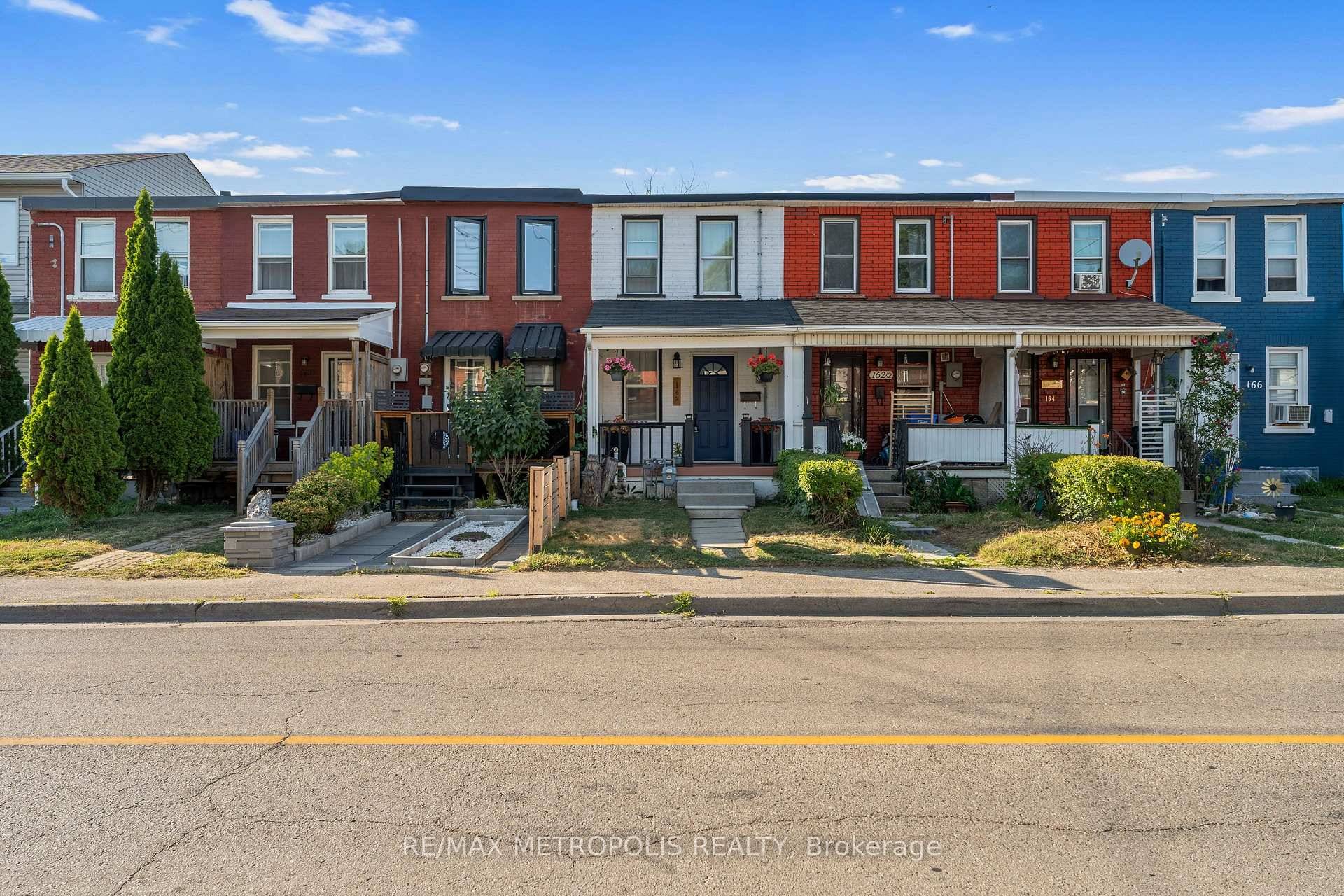 Welcome to this stunningly renovated and modernized freehold townhouse !
