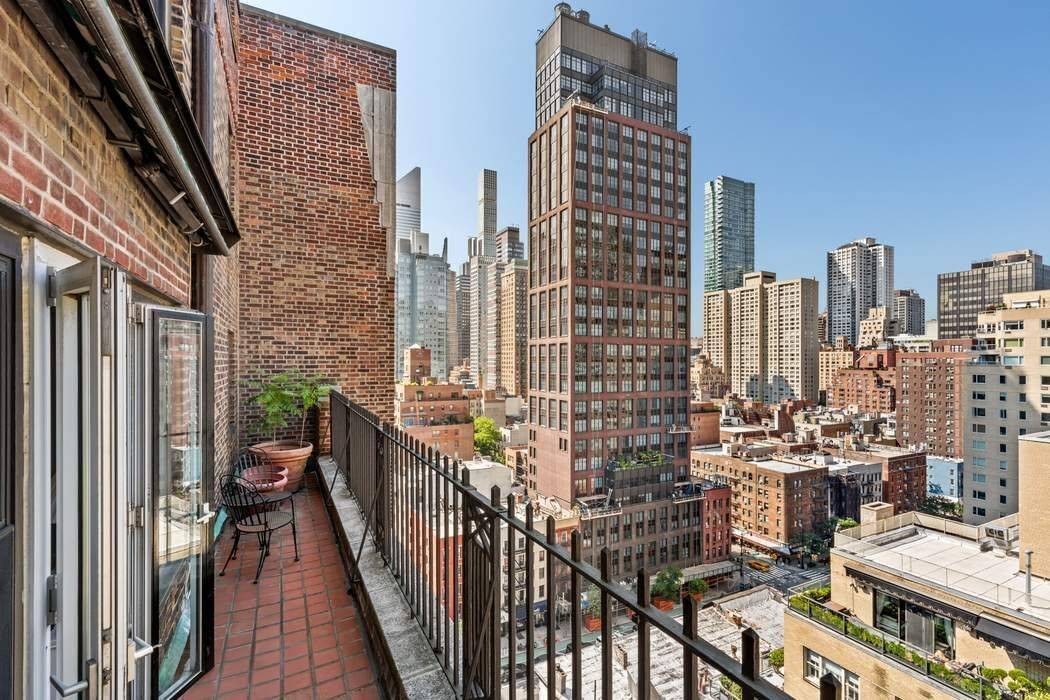 This oversized two bedroom, two bathroom home enjoys uncommonly gracious proportions, private outdoor space, and sunny open views.