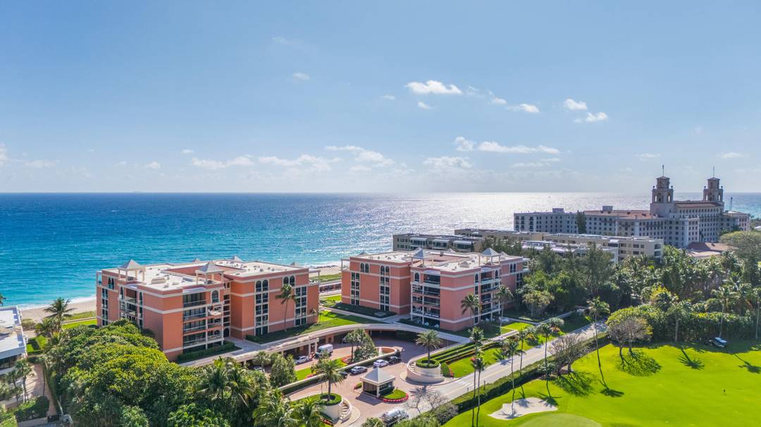 This rare P. B. penthouse located on the famed Breakers Palm Beach Resort property with coveted East, South amp ; West views overlooks the Atlantic ocean, cityscape and golf course.