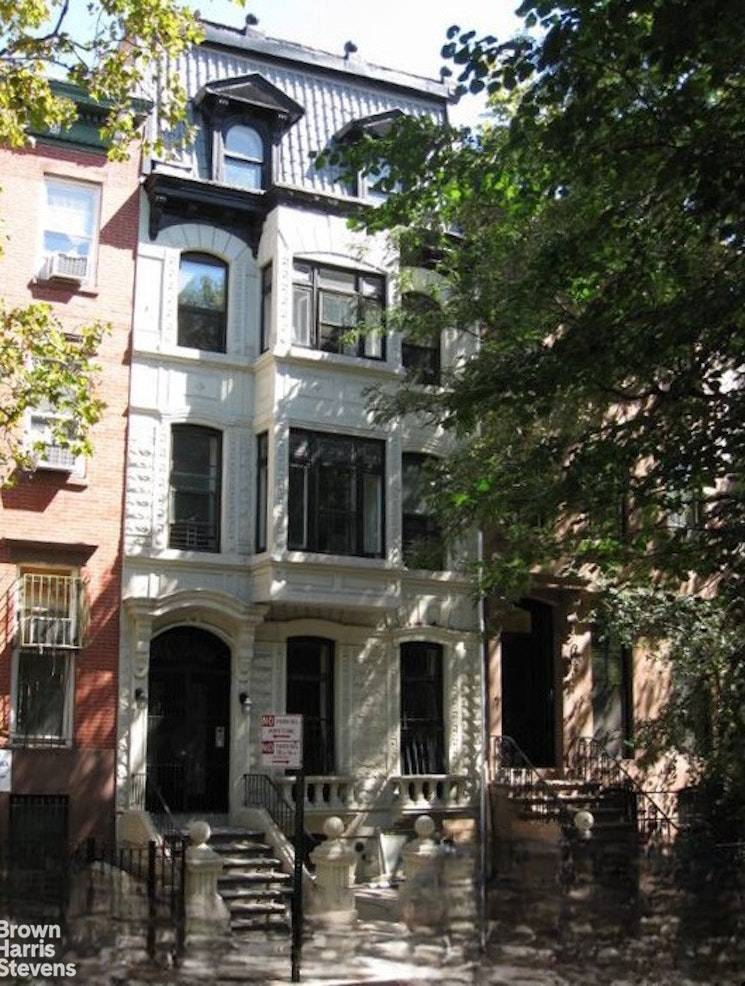 Priced to sell ! This is a rare opportunity to own a five story, five family townhouse in Brooklyn Heights.
