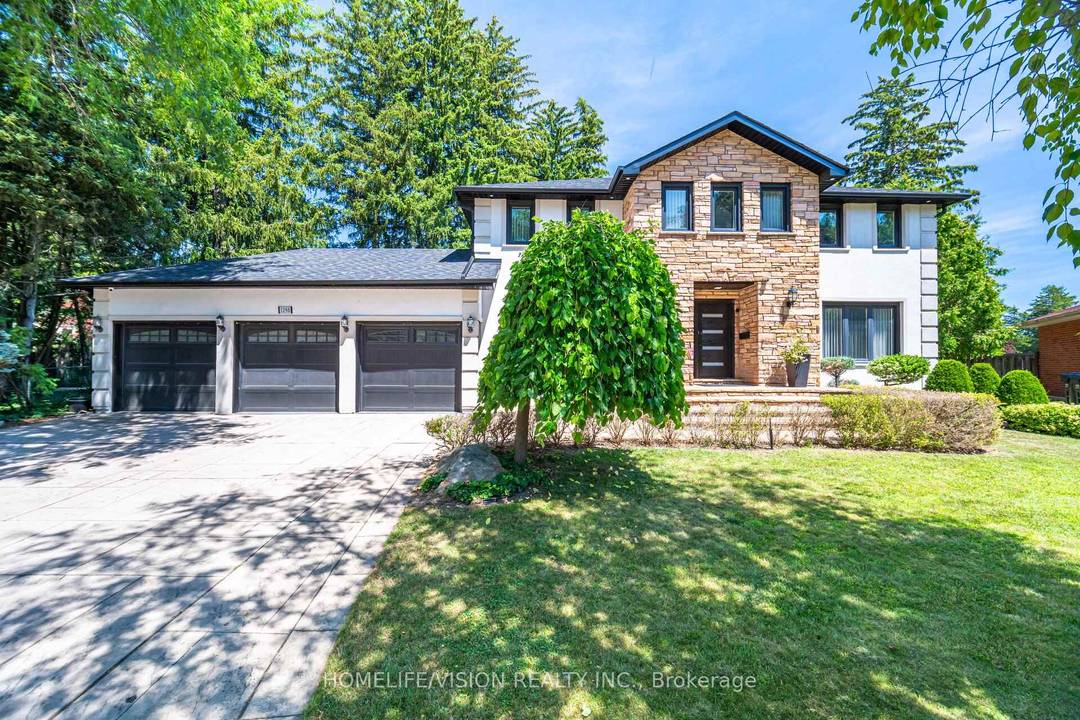 Welcome to Resort Style Cul de Sac LivingNestled on a private pieshaped lot in Sheridans exclusive Mississauga Golf amp ; Country Club enclave, this 5 1bed, 4bath estate radiates luxury ...