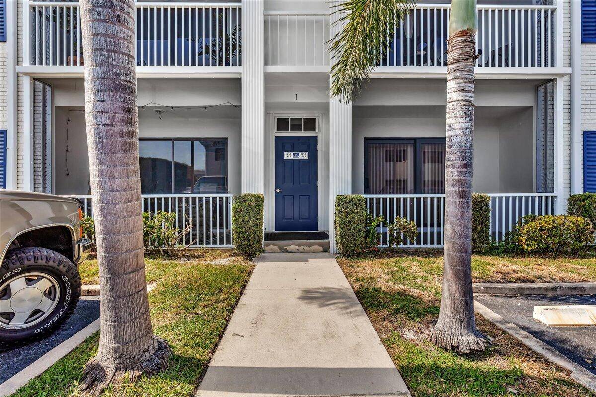 Your Waterfront Paradise Awaits !