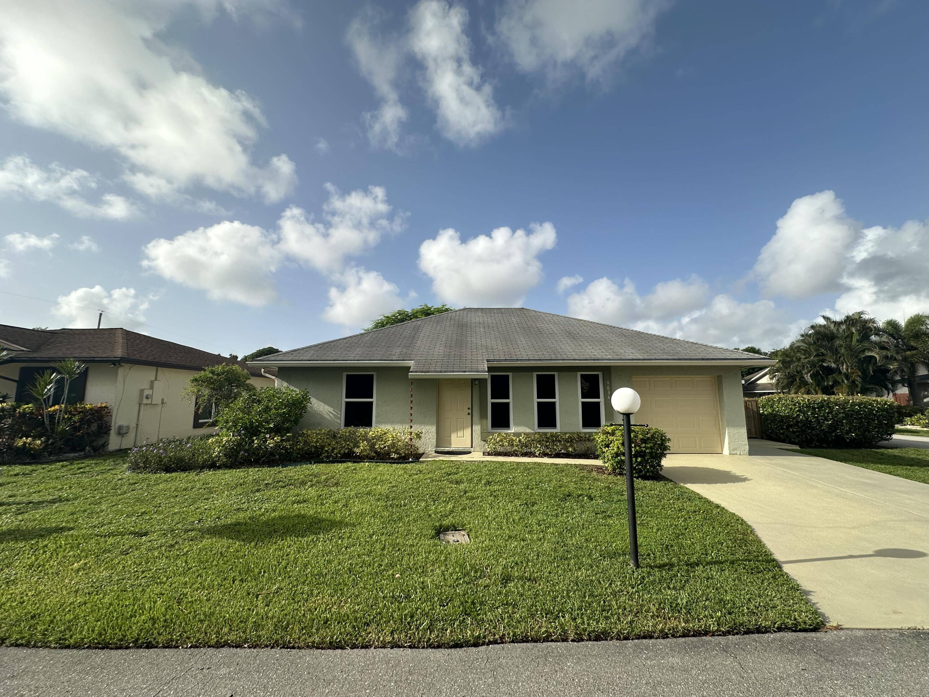 NEW ROOF ! MOTIVATED SELLER !