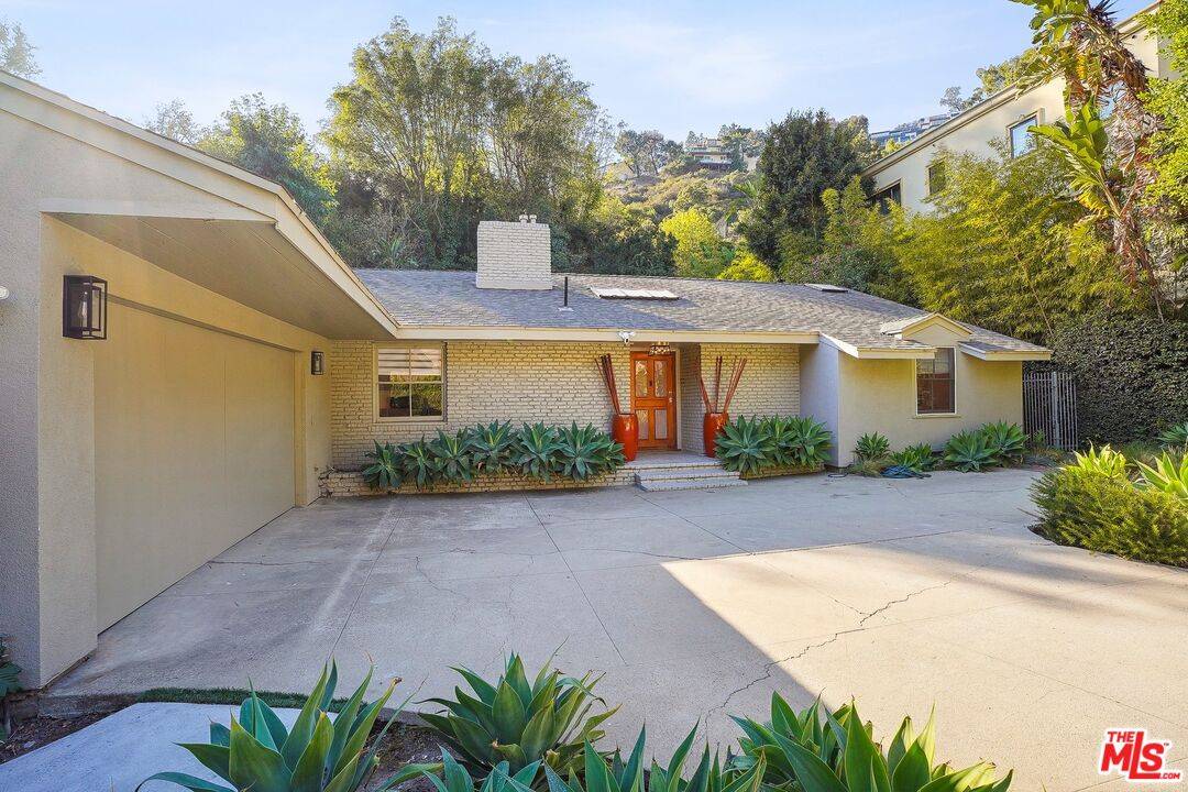 1323 Roscomare Rd 3BR Bel Air La