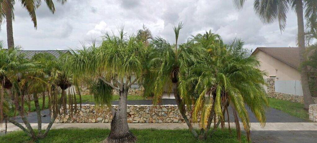 AMAZING Single Family Home ; Fully Renovated ; Freshly Painted ; Modern Kitchen w SS Appliances ; New Floor ; MSTR Suite w Custom Fit Walk in Closet amp ; ...