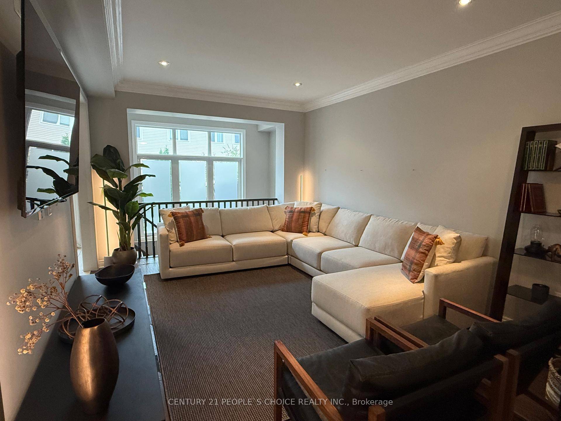 Executive Townhouse in Bronte Creek Spacious 3 Bed, 3 Bath Located in one of Oakvilles most desirable neighborhoods, this beautifully maintained executive townhouse in Bronte Creek offers a perfect blend ...