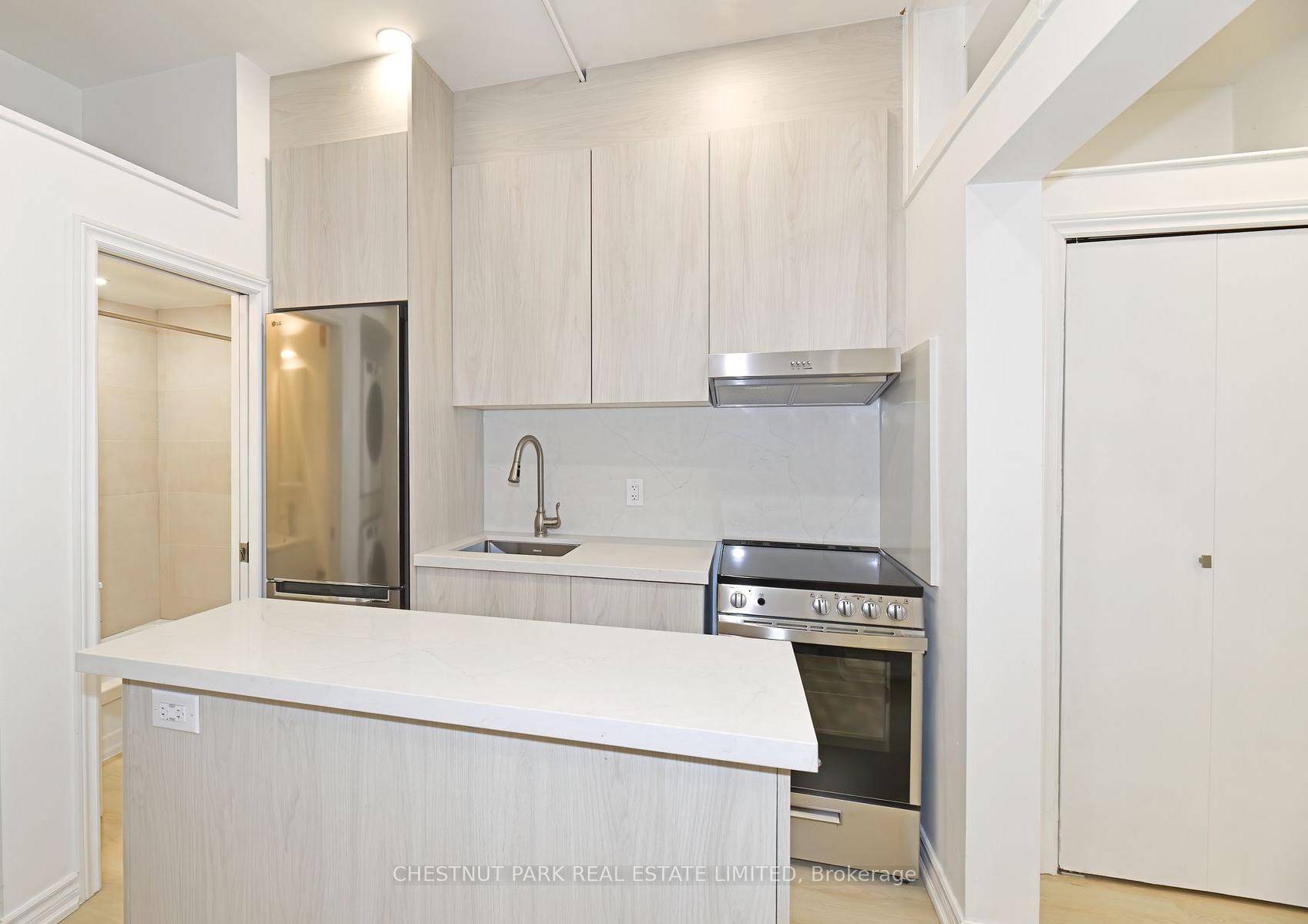 Live in the heart of downtown Toronto with this fully renovated 1 bedroom, 1 bathroom suite ideally located above a quiet commercial space at King Street East and Jarvis Street.