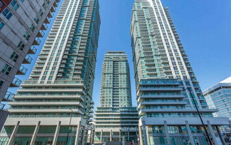 Prime Location ! Modern 1 Bedroom Solarium Condo for Lease at Scarborough Town Centre !