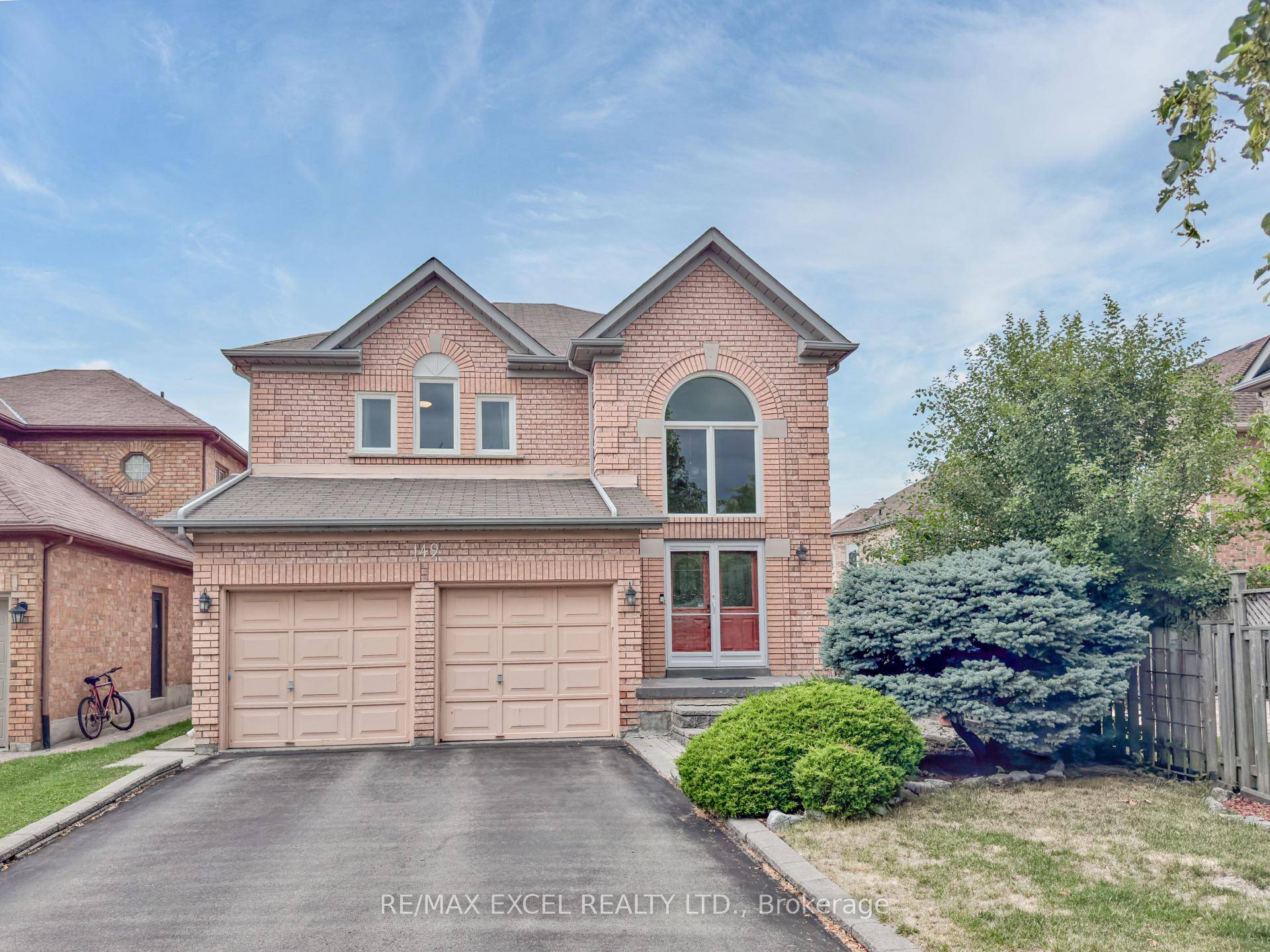 Welcome to 149 Quince Crescent, a beautifully maintained 4 bedroom, 5 washroom home in the prestigious Rouge River Estates community !