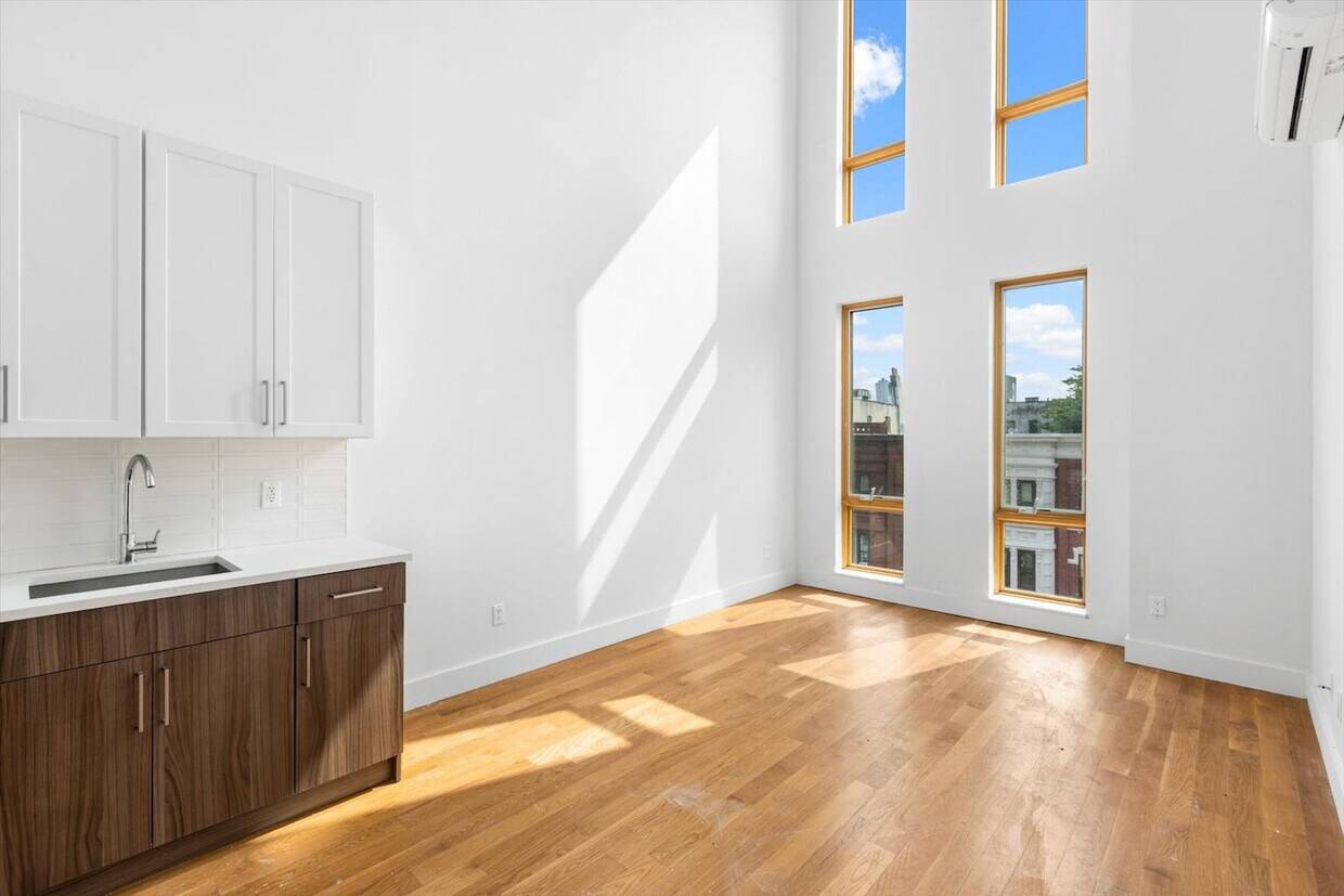 PLEASE CONTACT ME ABOUT OUR PRICING STRUCTURE Welcome to Apartment 4A at 212 Malcolm X Blvd !