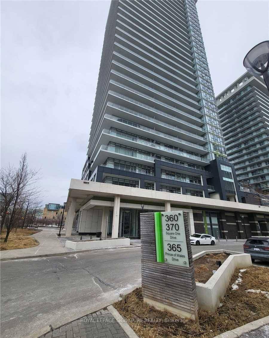 Charming 2 Bed, 2 Bath Condo in Prime Location !