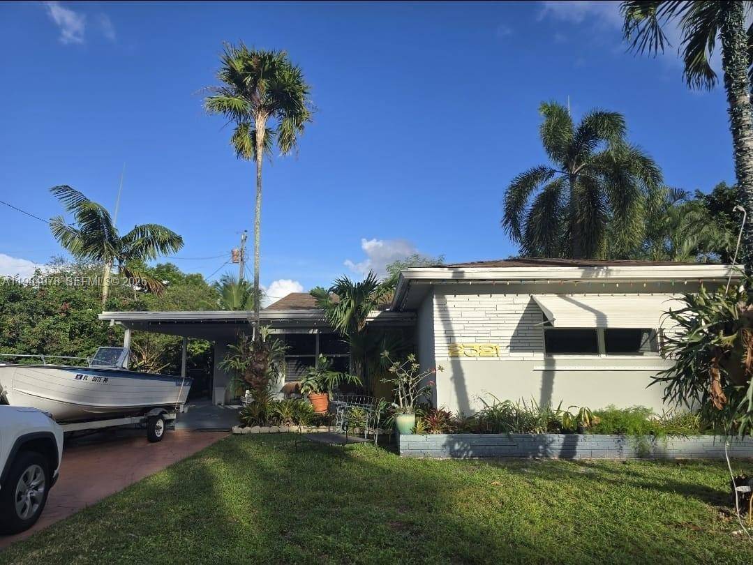 Looking for the perfect balance of comfort and potential in the heart of Hollywood ?