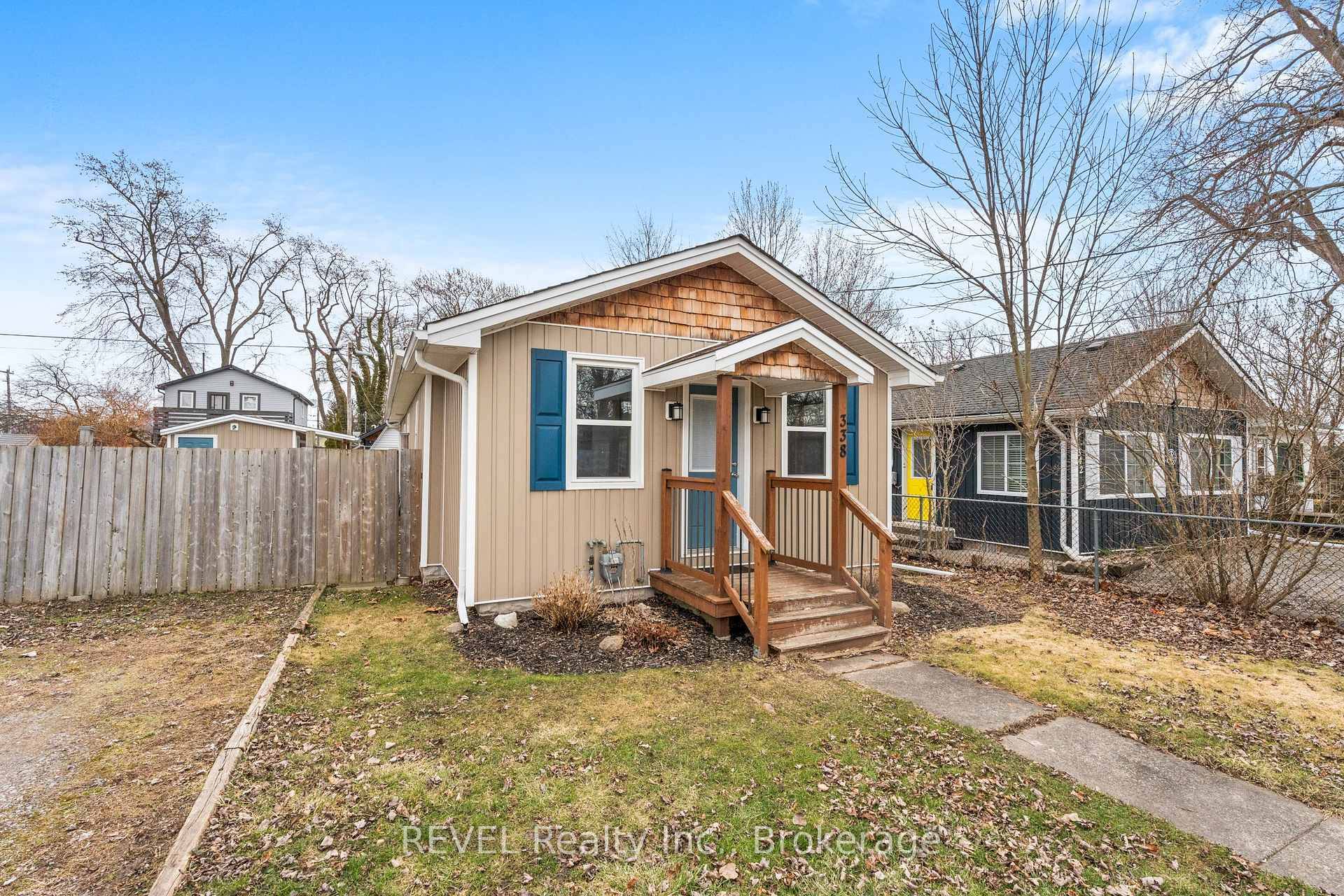 Welcome to this beautiful bungalow in a quiet area of Crystal Beach.