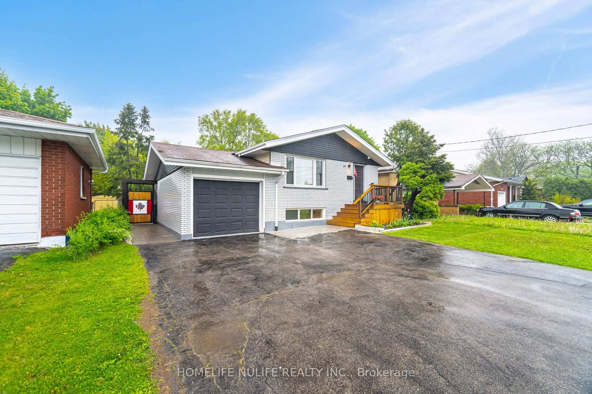 Great investment opportunity with this beautifully renovated, clean and bright property near Mohawk College !