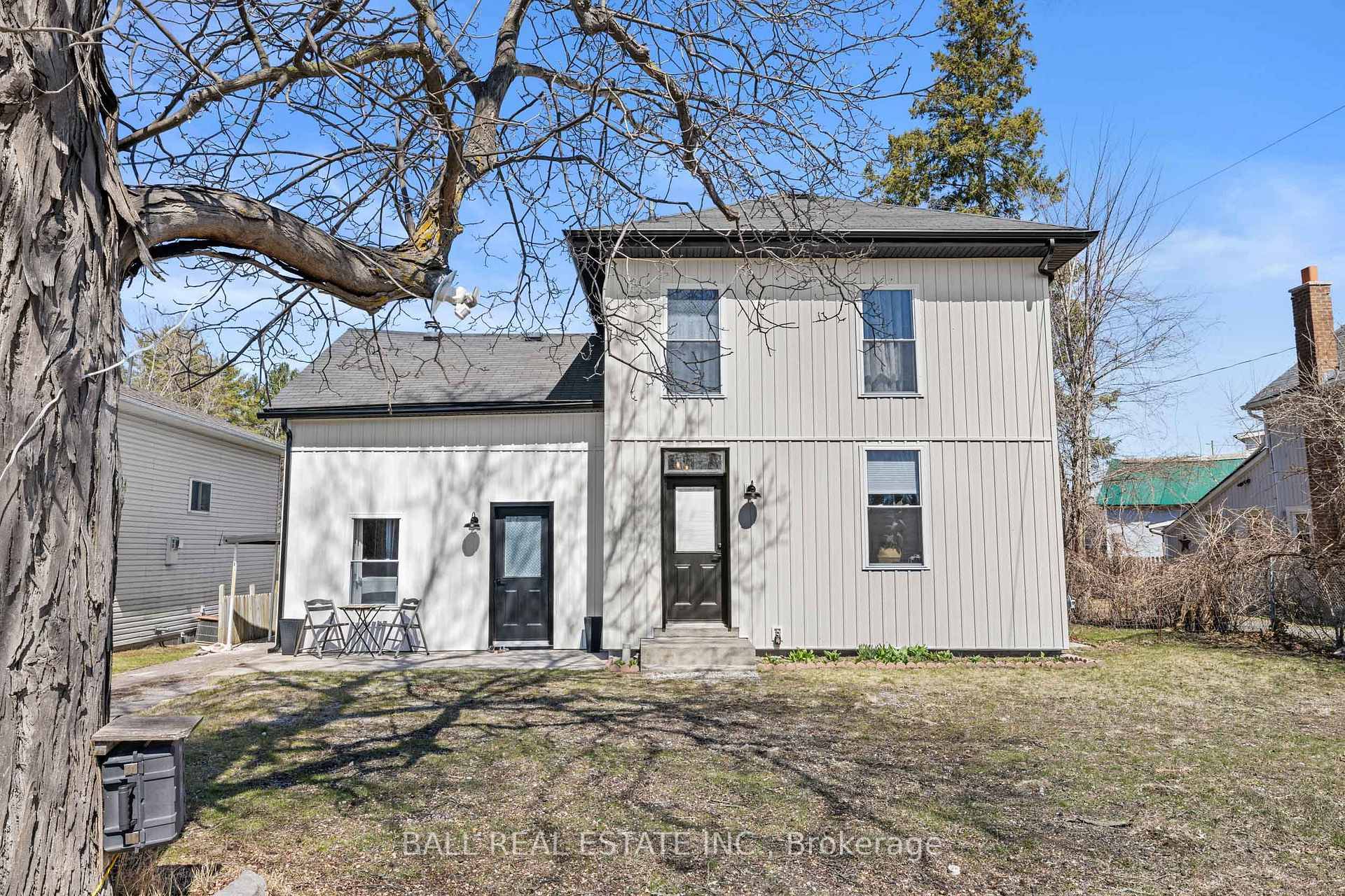 Stunning Upgraded 3 Bedroom, 2 Bathroom Home Near the Lake in Beautiful Belleville.