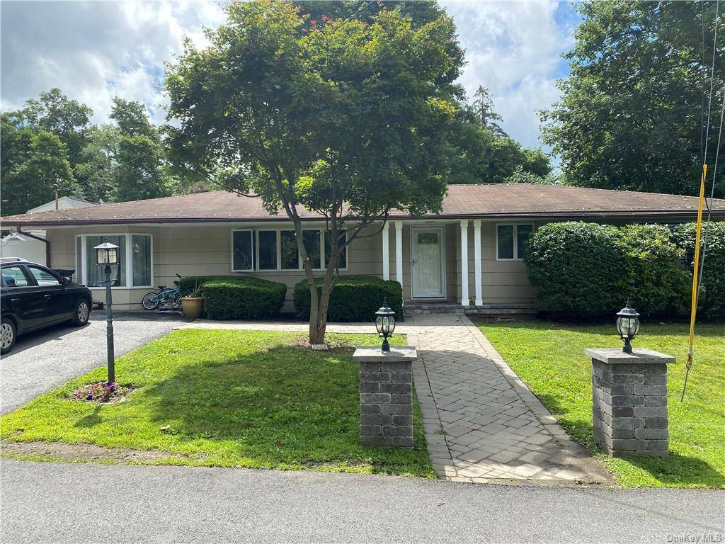 Charming one level home for rent in desirable Mahopac Hills !