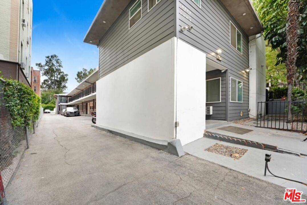 1847 N Cherokee Ave 19BR Hollywood Hills East La