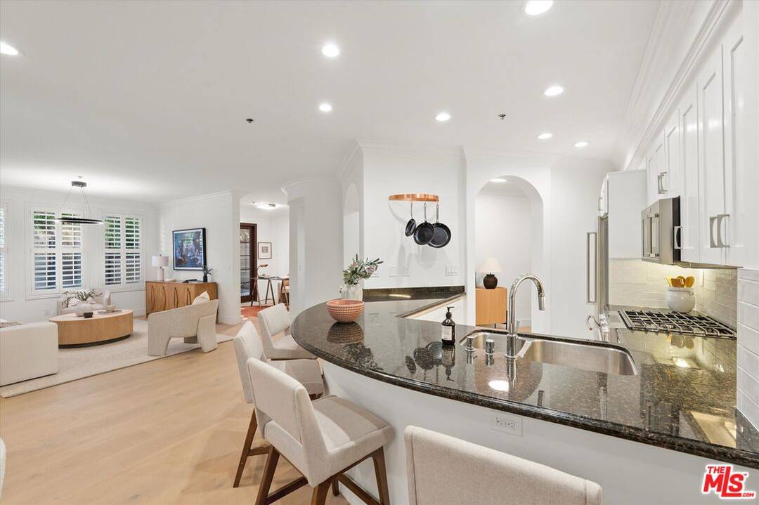 850  N Croft Ave 2BR Sunset Strip La