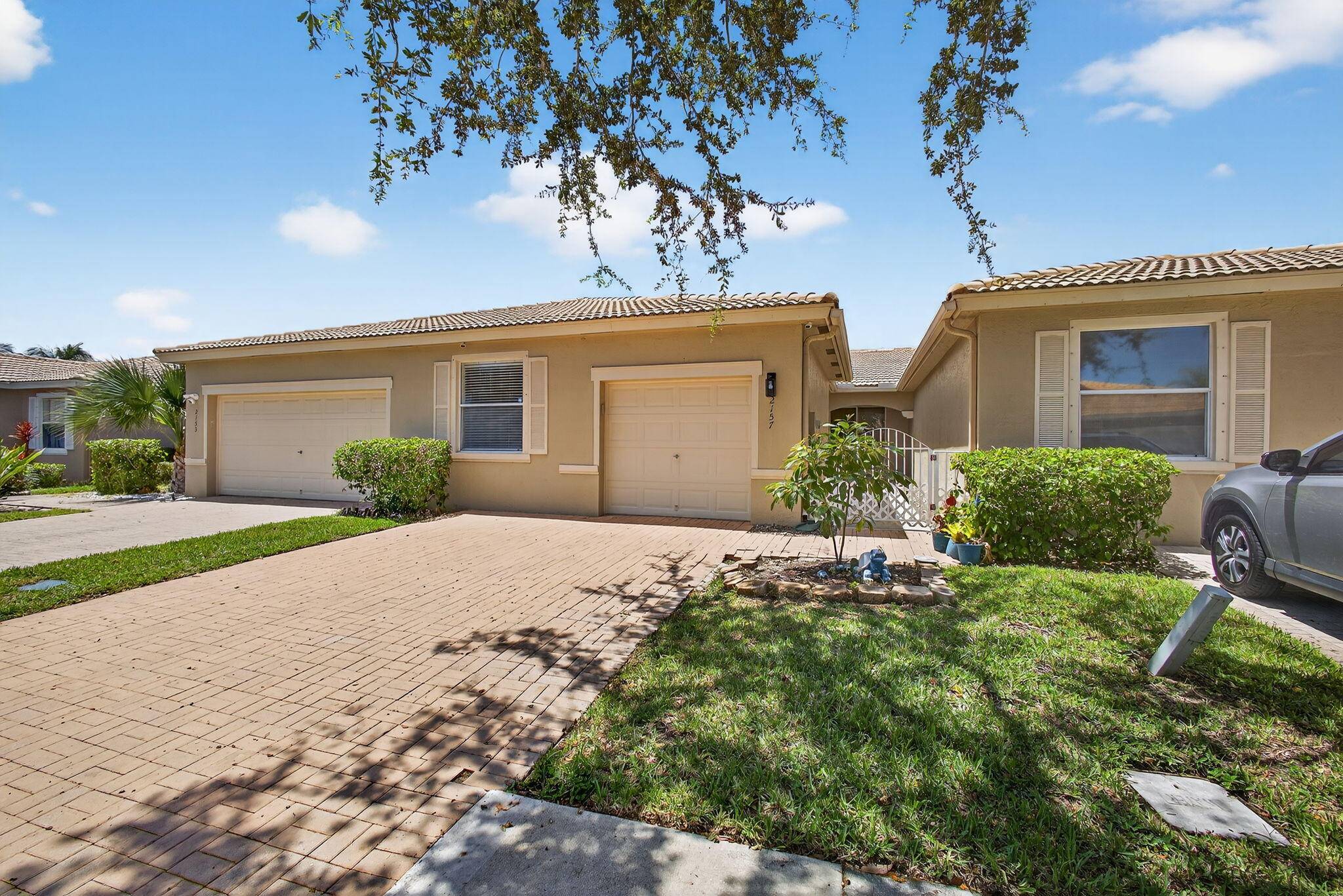 Welcome to this stunning Contemporary Townhouse located in the heart of West Palm Beach, Florida.