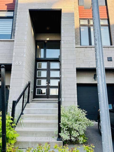 Welcome to this stunning home perfectly situated in one of the most desirable neighbourhoods at Bathurst and Rutherford.